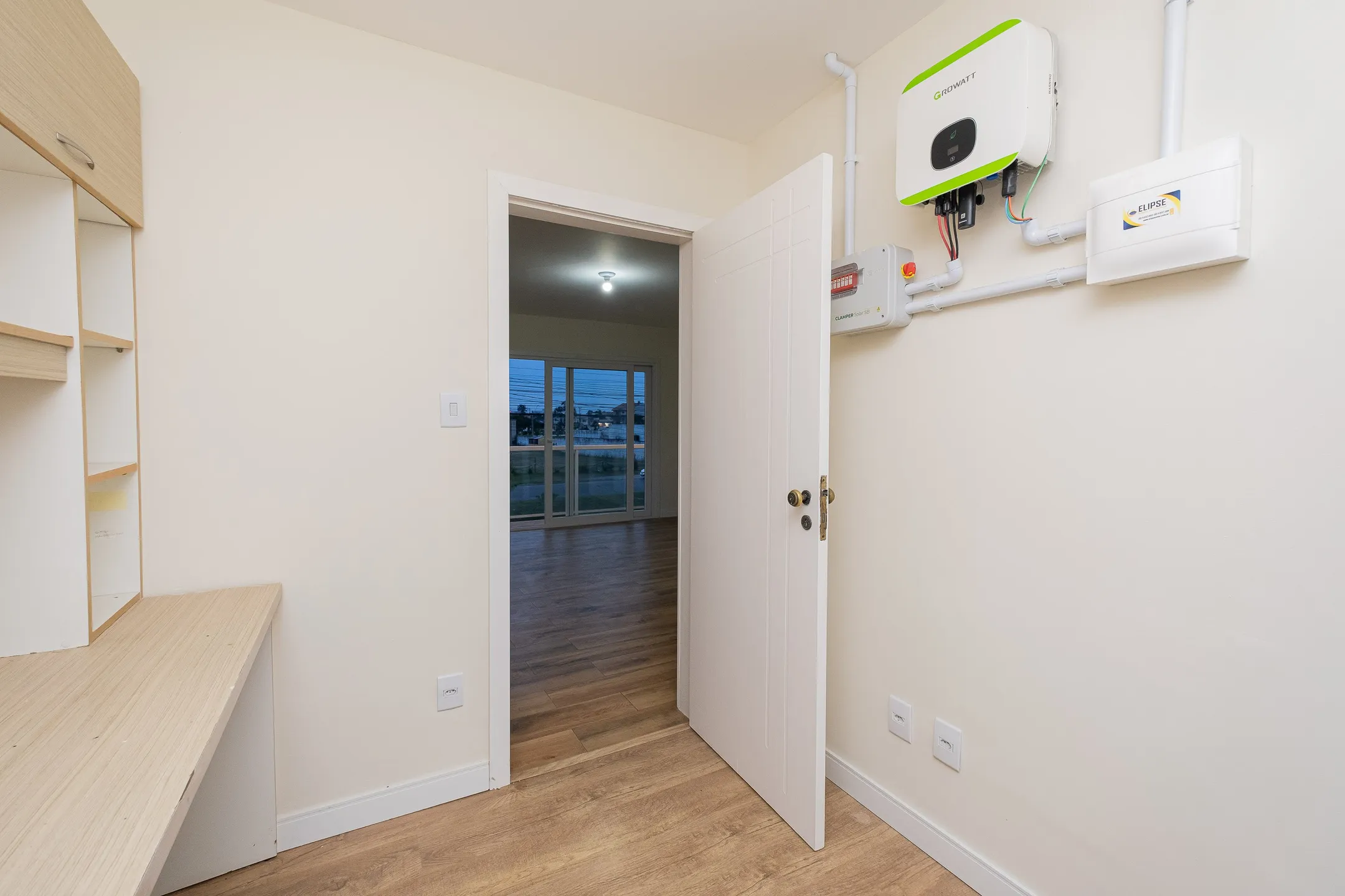 Casa à venda na Av. São Francisco de Paula, Areal - 244 m², 3 quartos (sendo 1 suíte), móveis sob medida e espaço gourmet com piscina. - 13