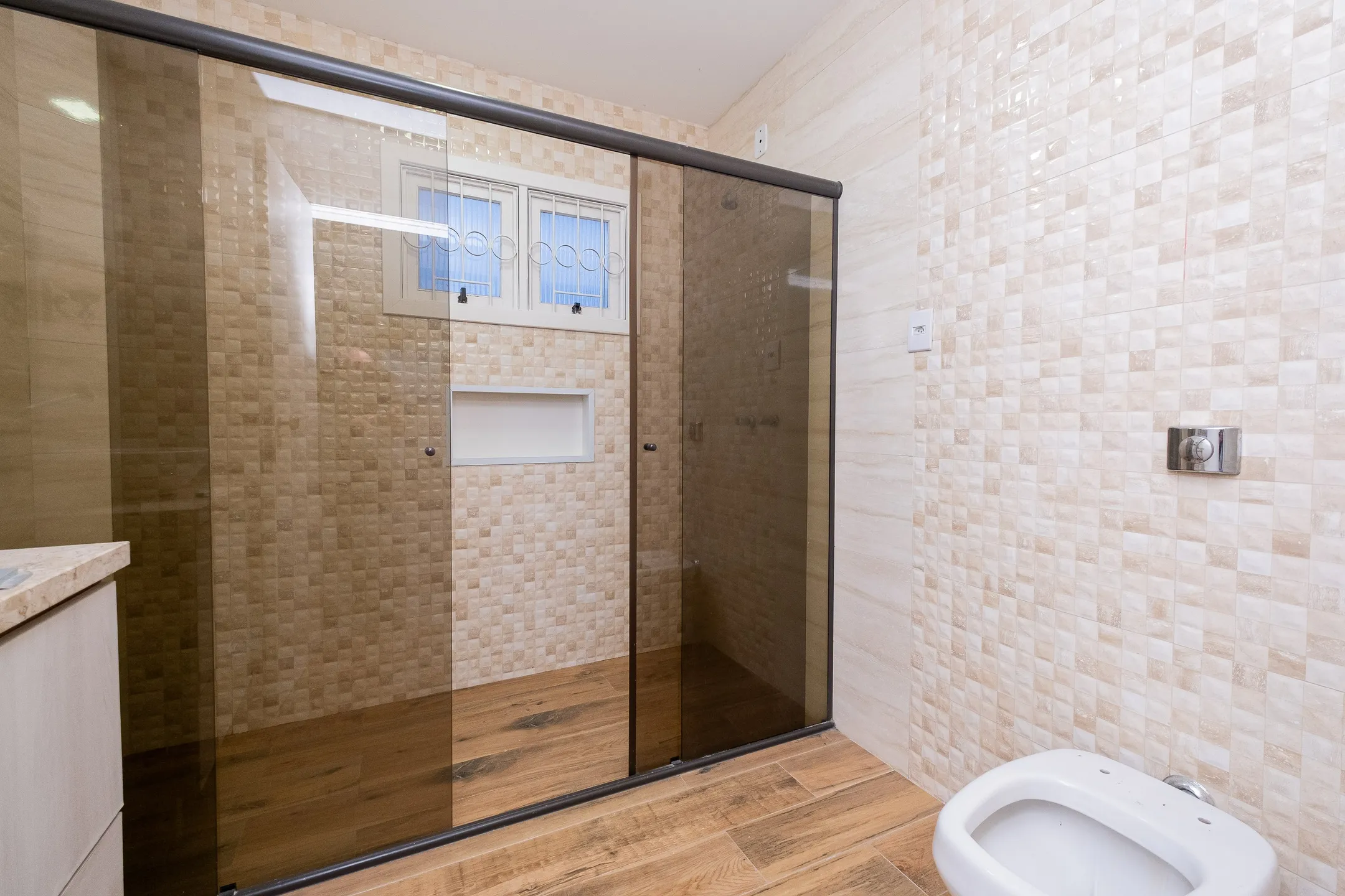 Casa à venda na Av. São Francisco de Paula, Areal - 244 m², 3 quartos (sendo 1 suíte), móveis sob medida e espaço gourmet com piscina. - 16