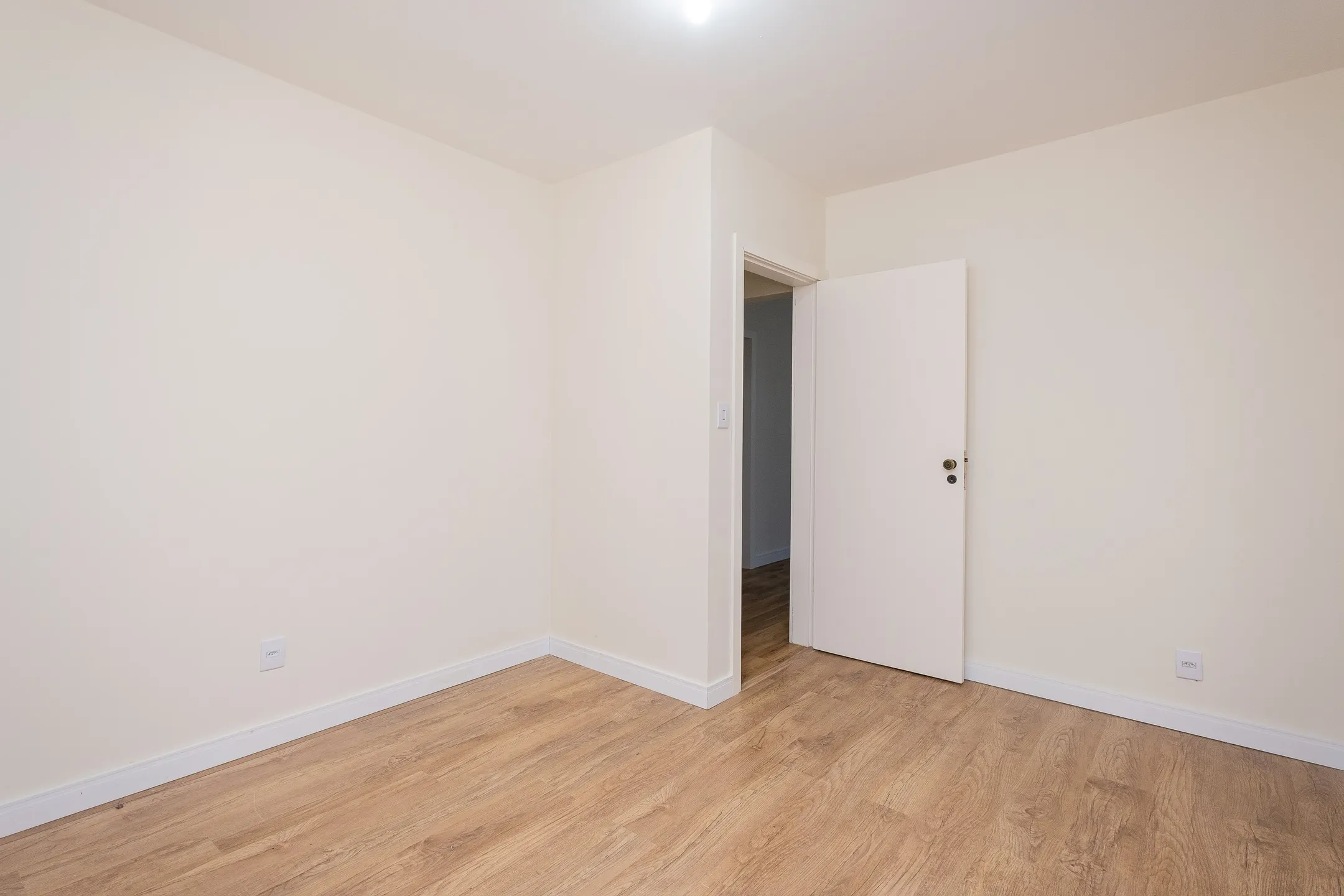 Casa à venda na Av. São Francisco de Paula, Areal - 244 m², 3 quartos (sendo 1 suíte), móveis sob medida e espaço gourmet com piscina. - 19