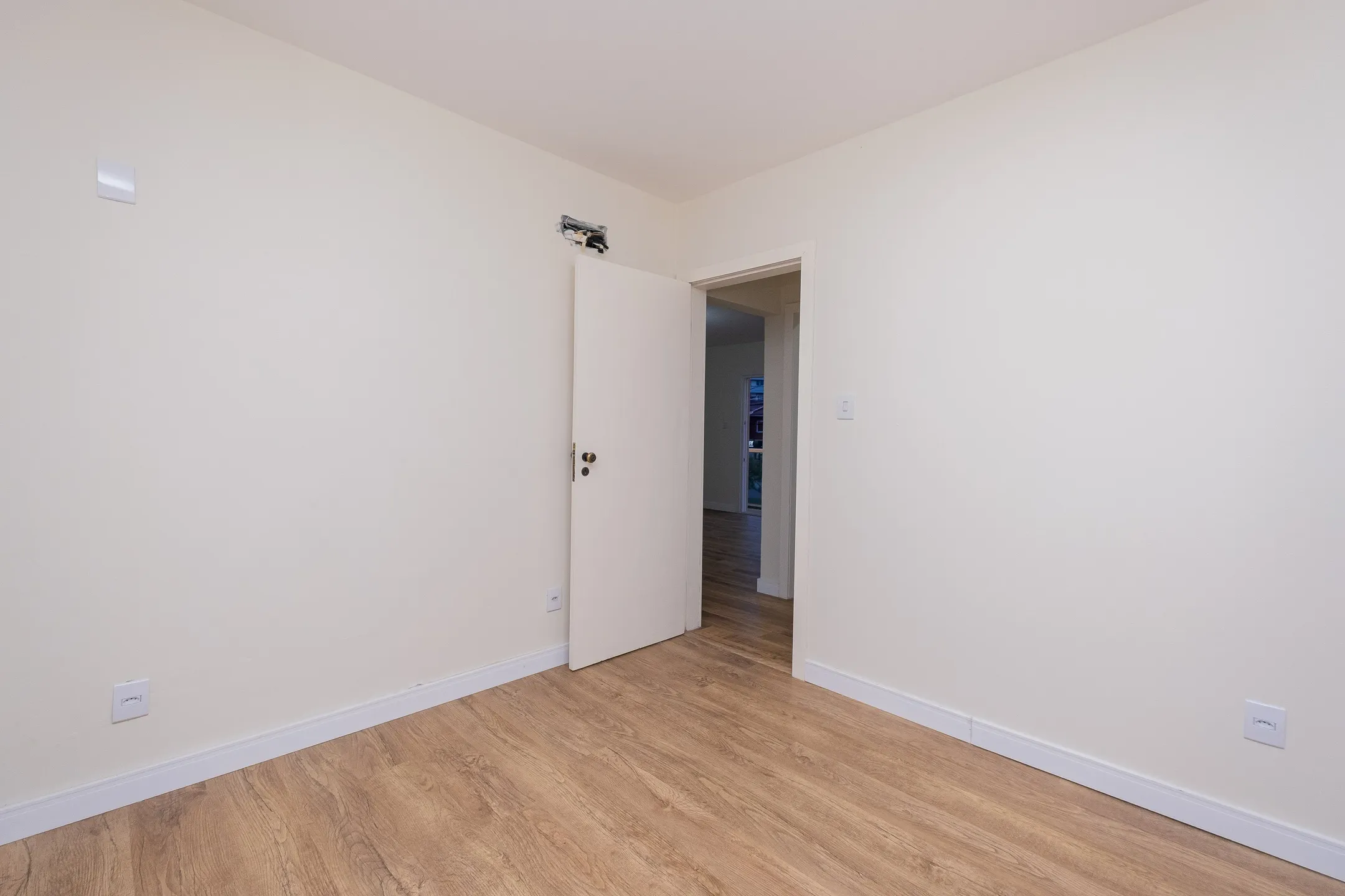 Casa à venda na Av. São Francisco de Paula, Areal - 244 m², 3 quartos (sendo 1 suíte), móveis sob medida e espaço gourmet com piscina. - 21