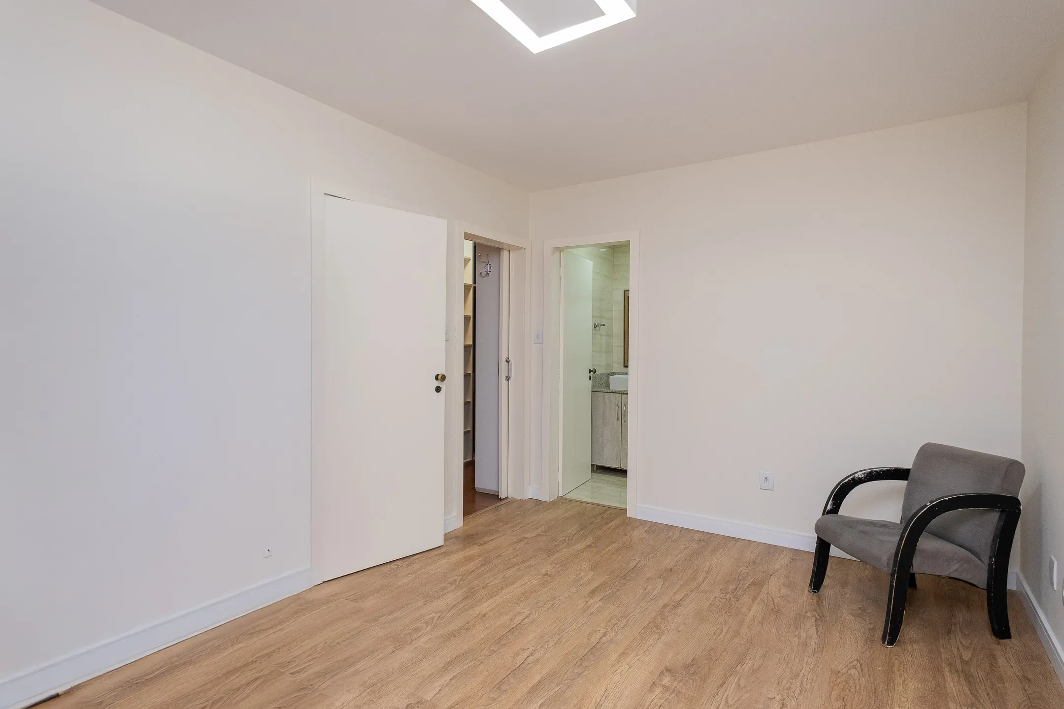 Casa à venda na Av. São Francisco de Paula, Areal - 244 m², 3 quartos (sendo 1 suíte), móveis sob medida e espaço gourmet com piscina. - 23