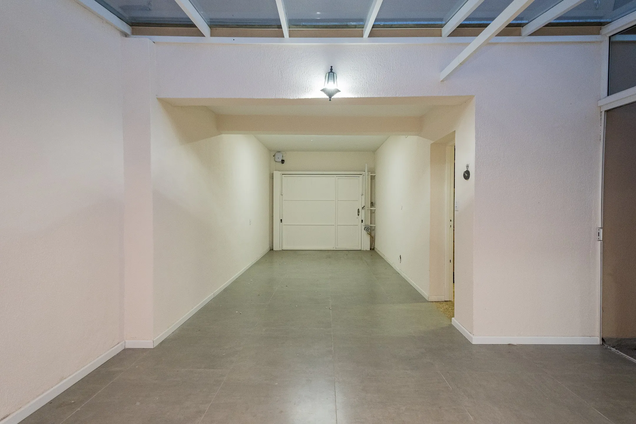 Casa à venda na Av. São Francisco de Paula, Areal - 244 m², 3 quartos (sendo 1 suíte), móveis sob medida e espaço gourmet com piscina. - 31