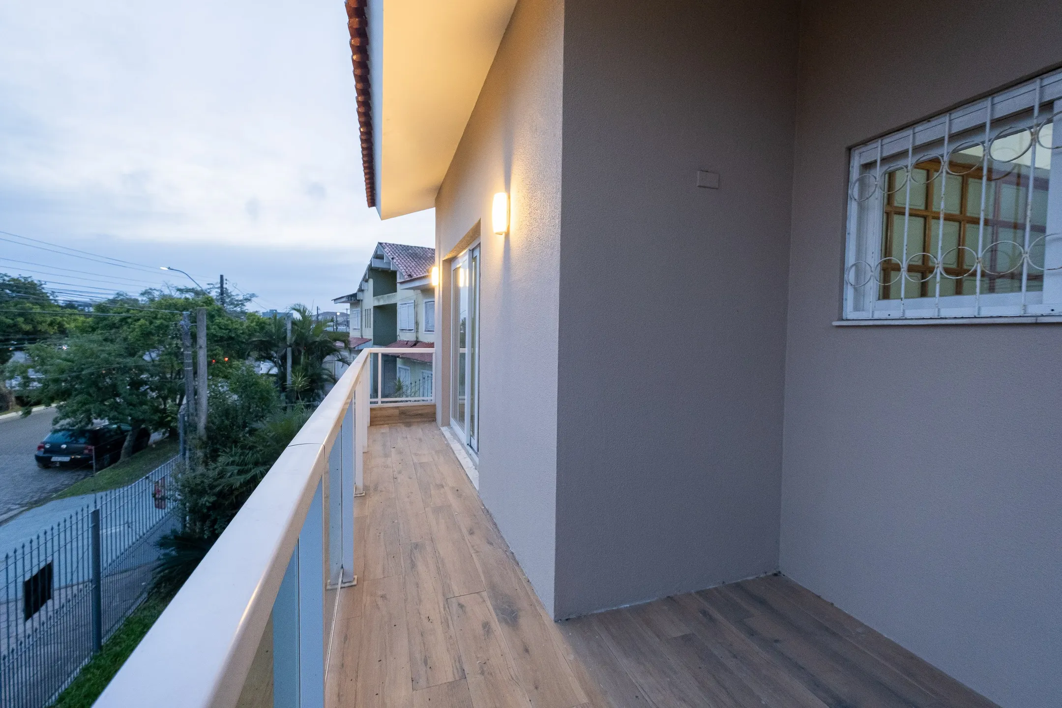 Casa à venda na Av. São Francisco de Paula, Areal - 244 m², 3 quartos (sendo 1 suíte), móveis sob medida e espaço gourmet com piscina. - 32