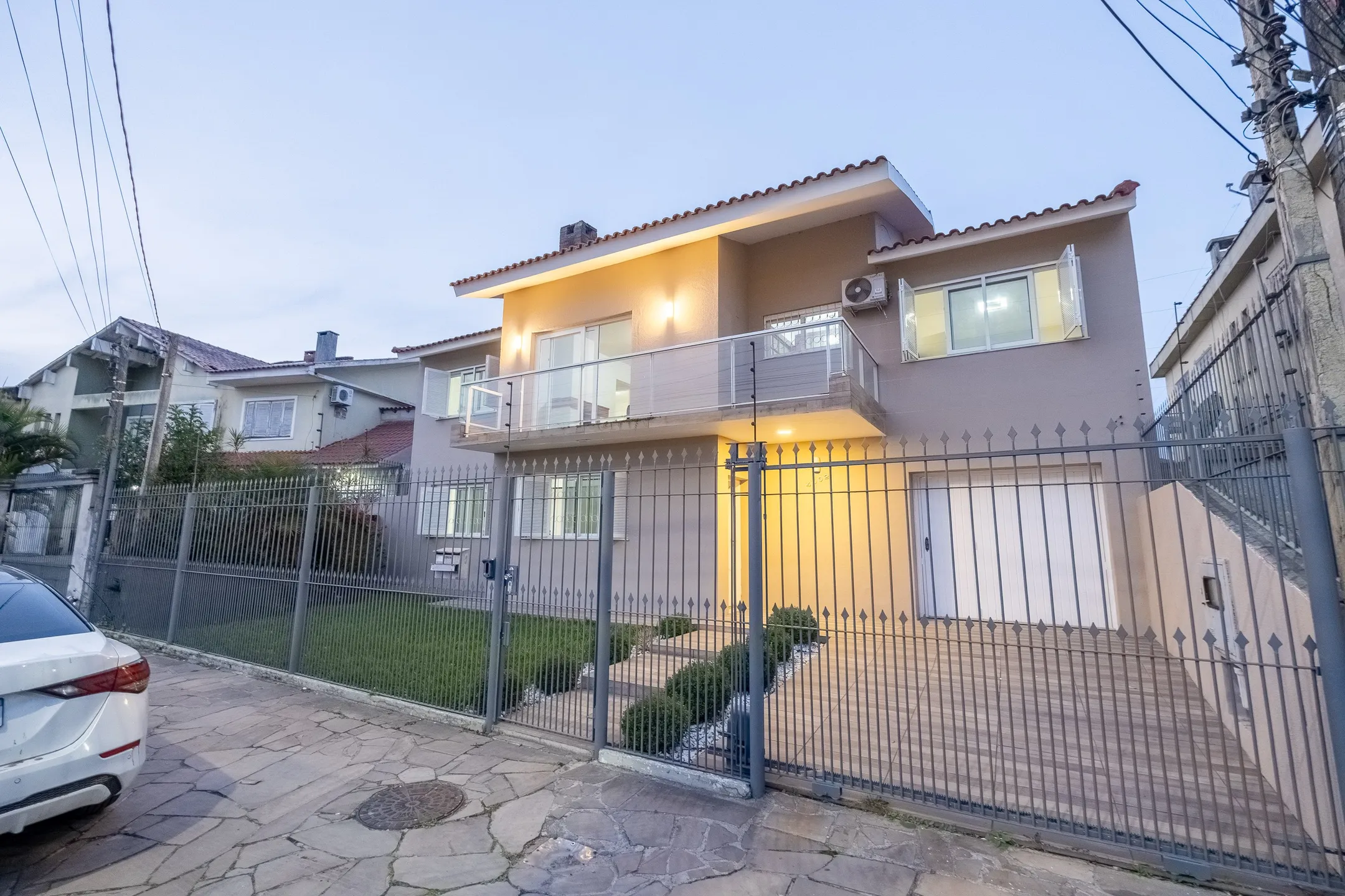 Casa à venda na Av. São Francisco de Paula, Areal - 244 m², 3 quartos (sendo 1 suíte), móveis sob medida e espaço gourmet com piscina. - 37