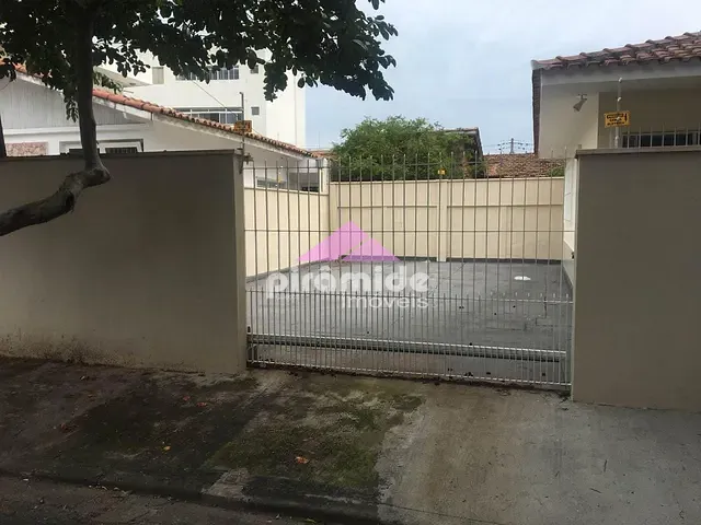 Casa com 300m², para alugar, no bairro Vila Rubi em São José dos Campos