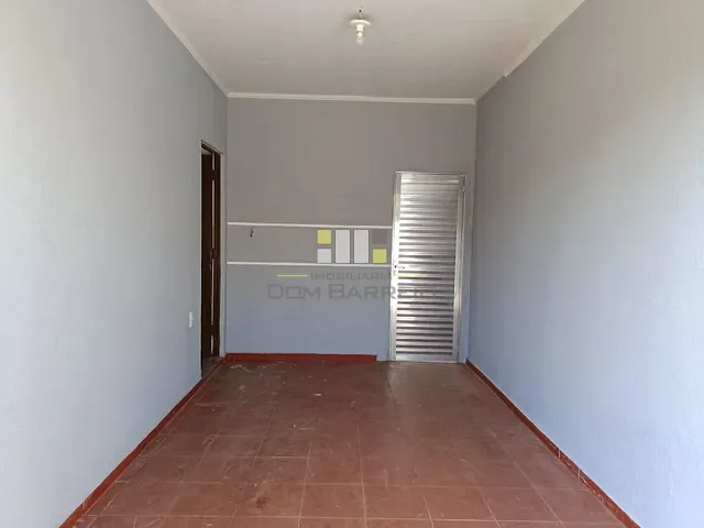 Casa 2 quartos e 1 banheiro, para alugar, no bairro Parque Emília em Sumaré