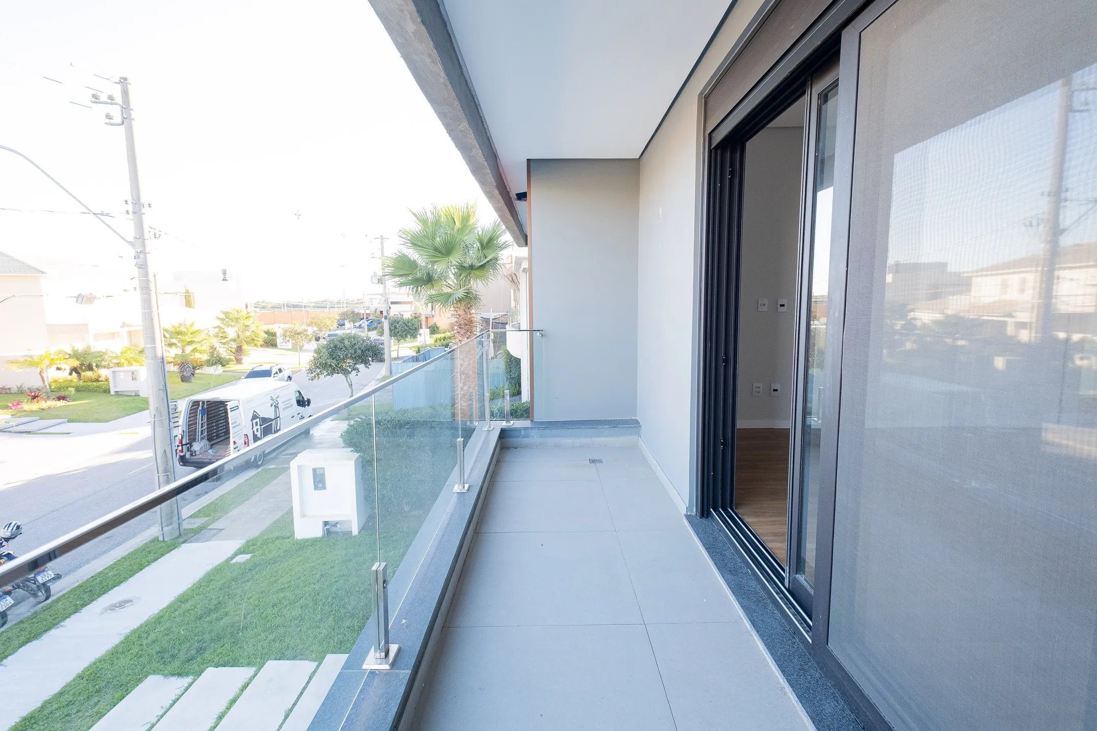 Casa à venda no Alphaville, Laranjal - 261 m², 3 quartos (sendo todos suítes), acabamentos de alto padrão, sacada e amplo pátio aos fundos. - 15