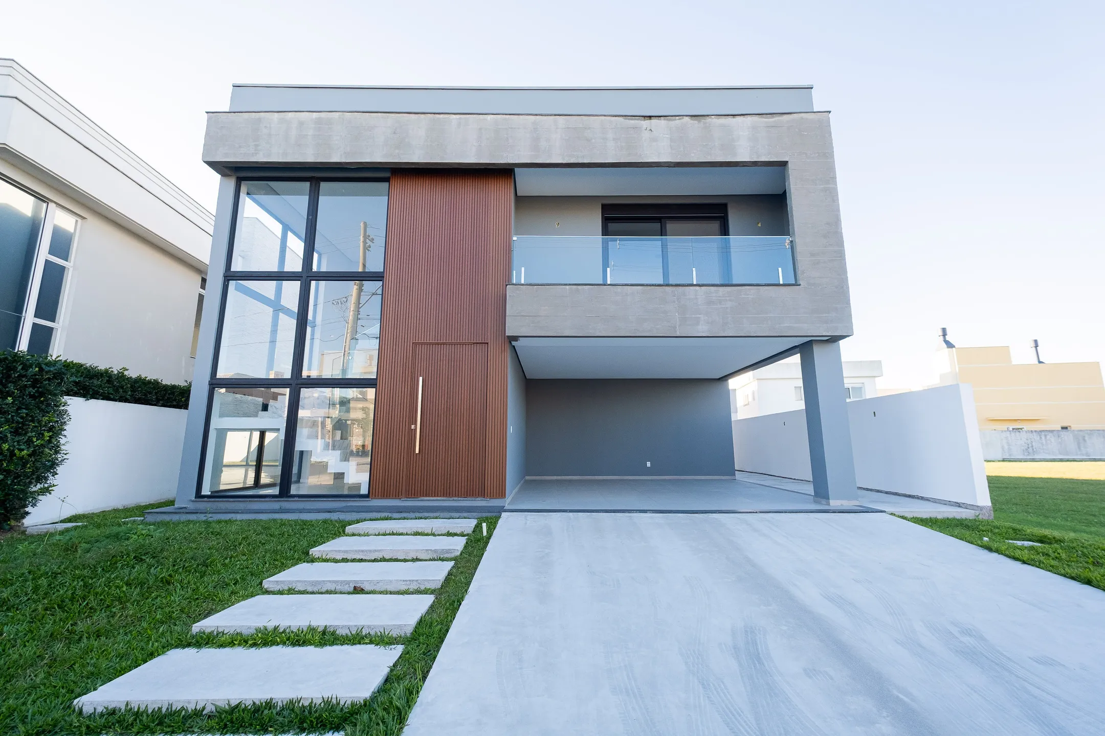 Casa à venda no Alphaville, Laranjal - 261 m², 3 quartos (sendo todos suítes), acabamentos de alto padrão, sacada e amplo pátio aos fundos. - 19