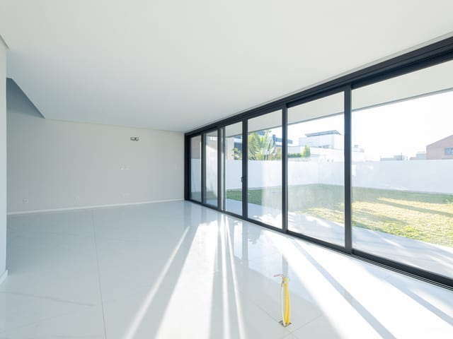 Casa 3 quartos e 4 banheiros, à venda, no bairro Laranjal em Pelotas