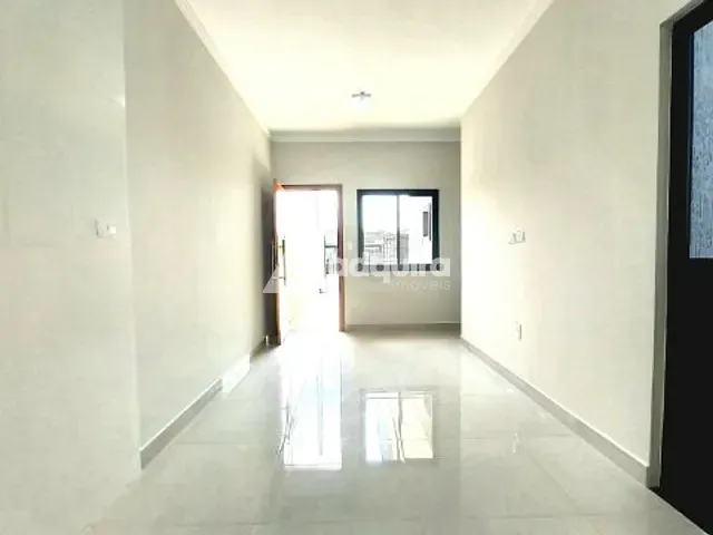 Casa com 105m² 3 quartos e 2 banheiros, à venda, no bairro Uvaranas em Ponta Grossa