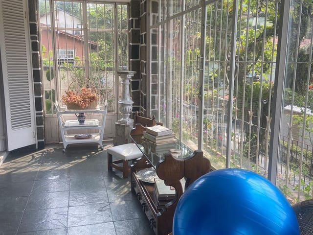 Casa 4 quartos e 2 banheiros, à venda, no bairro Valparaíso em Petrópolis