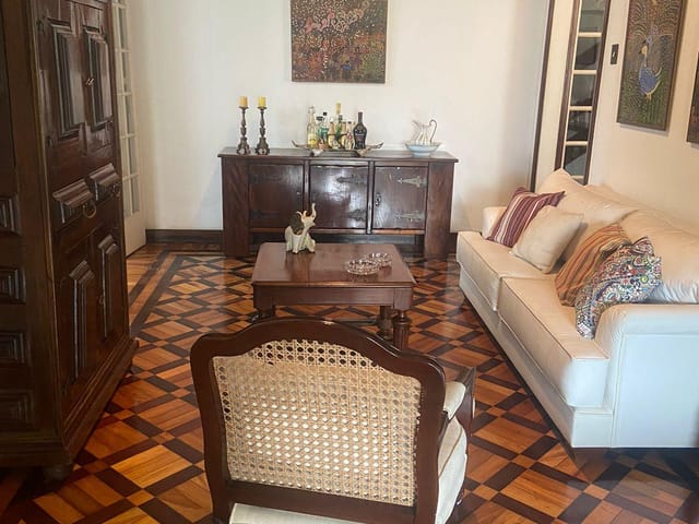 Casa 4 quartos e 2 banheiros, à venda, no bairro Valparaíso em Petrópolis