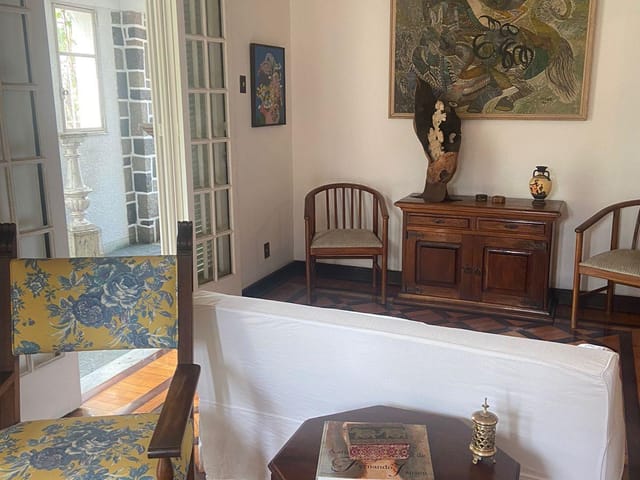 Casa 4 quartos e 2 banheiros, à venda, no bairro Valparaíso em Petrópolis