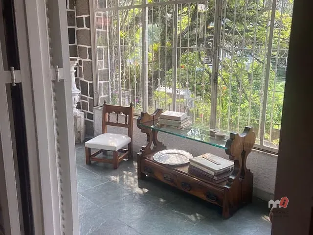 Casa 4 quartos e 2 banheiros, à venda, no bairro Valparaíso em Petrópolis