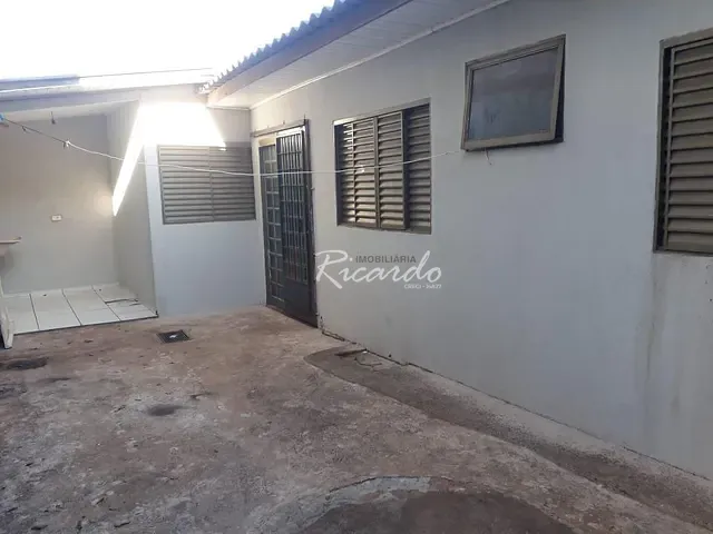 Casa com 220m² 6 quartos e 4 banheiros, à venda, no bairro Jardim Colúmbia III em Arapongas