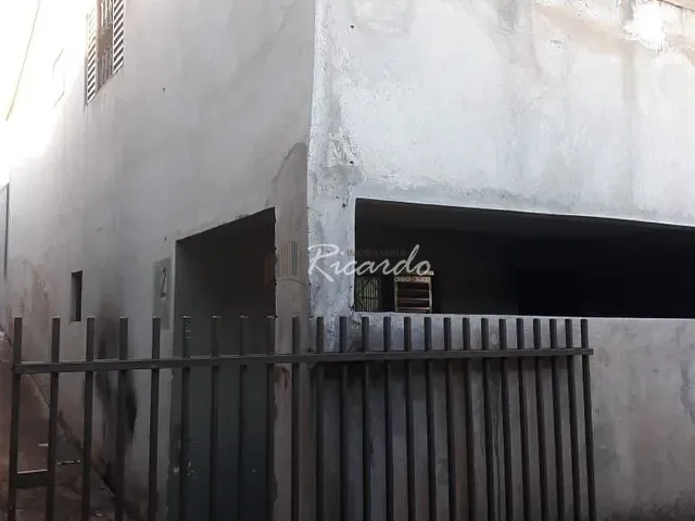 Casa com 220m² 6 quartos e 4 banheiros, à venda, no bairro Jardim Colúmbia III em Arapongas