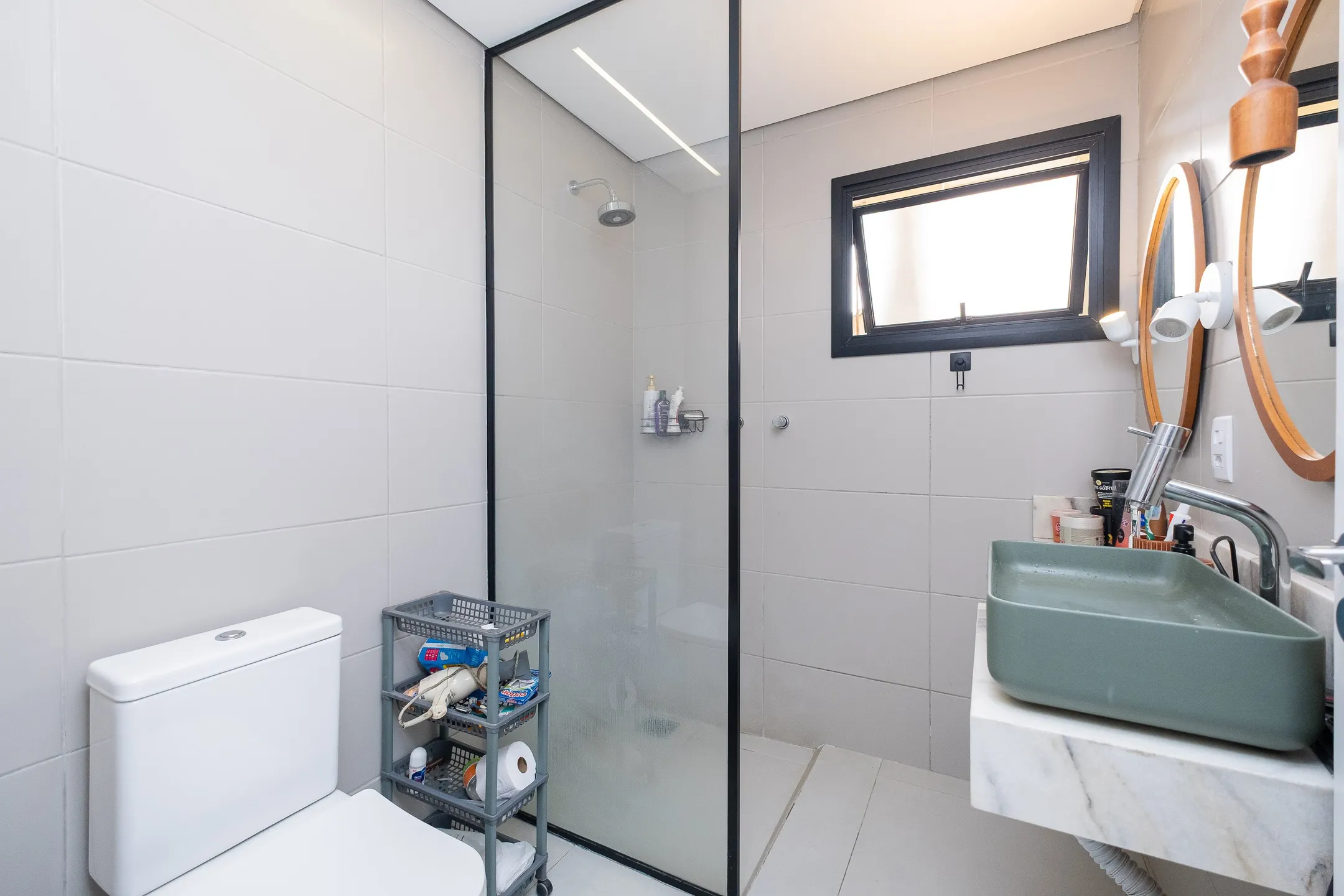 Casa à venda no Areal, Pelotas - 141 m², 4 quartos, móveis planejados, sala com lareira, churrasqueira e pátio aos fundos. - 12