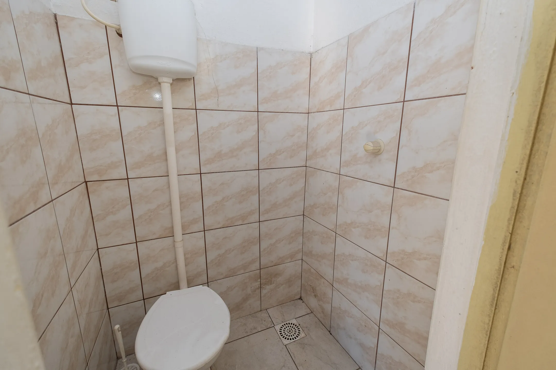 Casa à venda no Areal, Pelotas - 141 m², 4 quartos, móveis planejados, sala com lareira, churrasqueira e pátio aos fundos. - 17