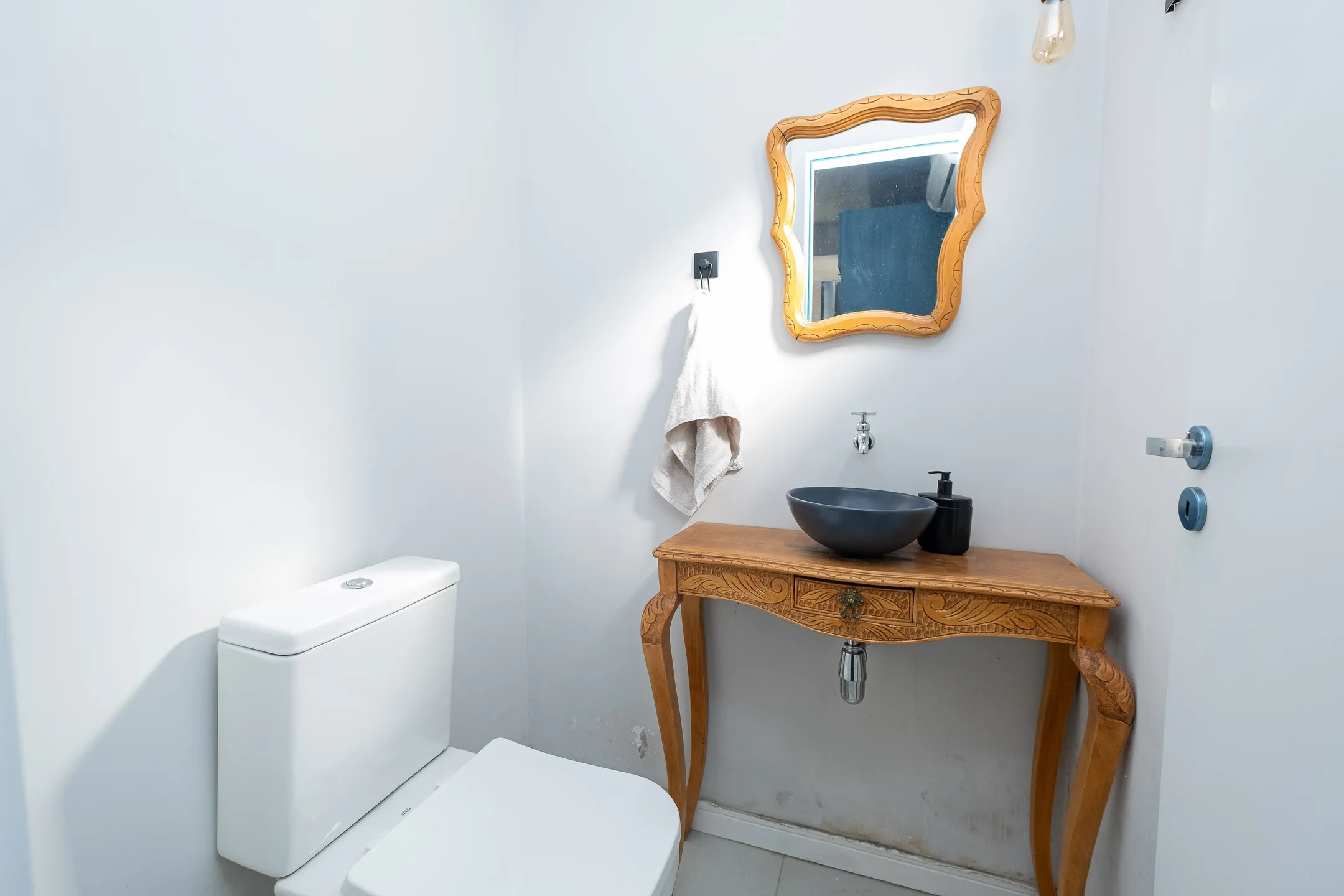 Casa à venda no Areal, Pelotas - 141 m², 4 quartos, móveis planejados, sala com lareira, churrasqueira e pátio aos fundos. - 7