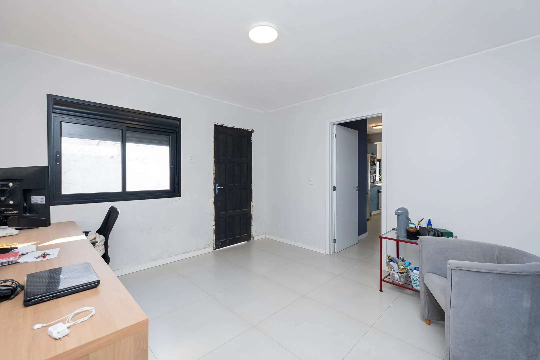 Casa à venda no Areal, Pelotas - 141 m², 4 quartos, móveis planejados, sala com lareira, churrasqueira e pátio aos fundos. - 9