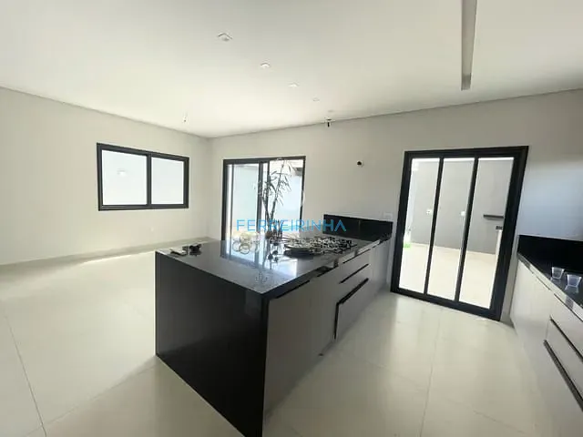 Casa com 250m² 4 quartos e 5 banheiros, à venda, no bairro Urbanova em São José dos Campos