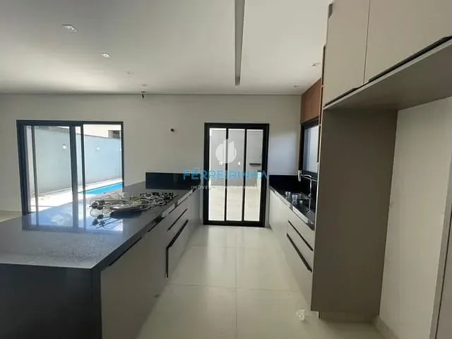 Casa com 250m² 4 quartos e 5 banheiros, à venda, no bairro Urbanova em São José dos Campos
