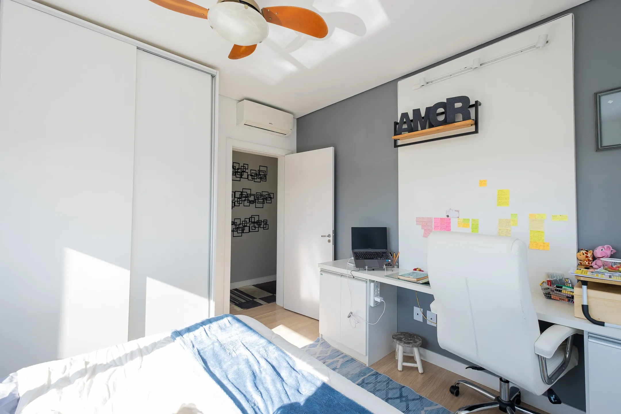 Casa mobiliada à venda no Veredas, Laranjal - 260 m², 4 quartos (sendo 1 suíte com sacada), acabamentos de alto padrão e área gourmet com piscina. - 15