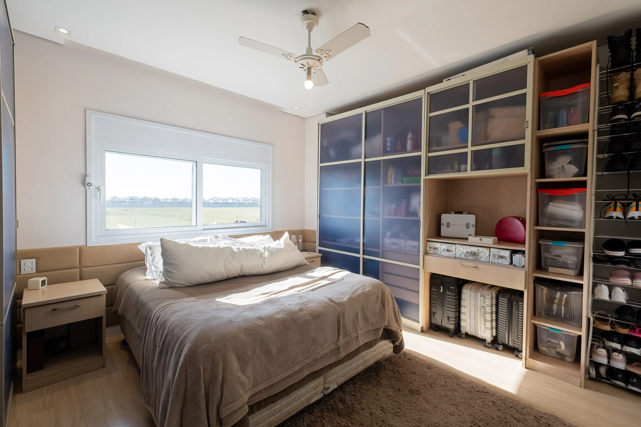 Casa mobiliada à venda no Veredas, Laranjal - 260 m², 4 quartos (sendo 1 suíte com sacada), acabamentos de alto padrão e área gourmet com piscina. - 16