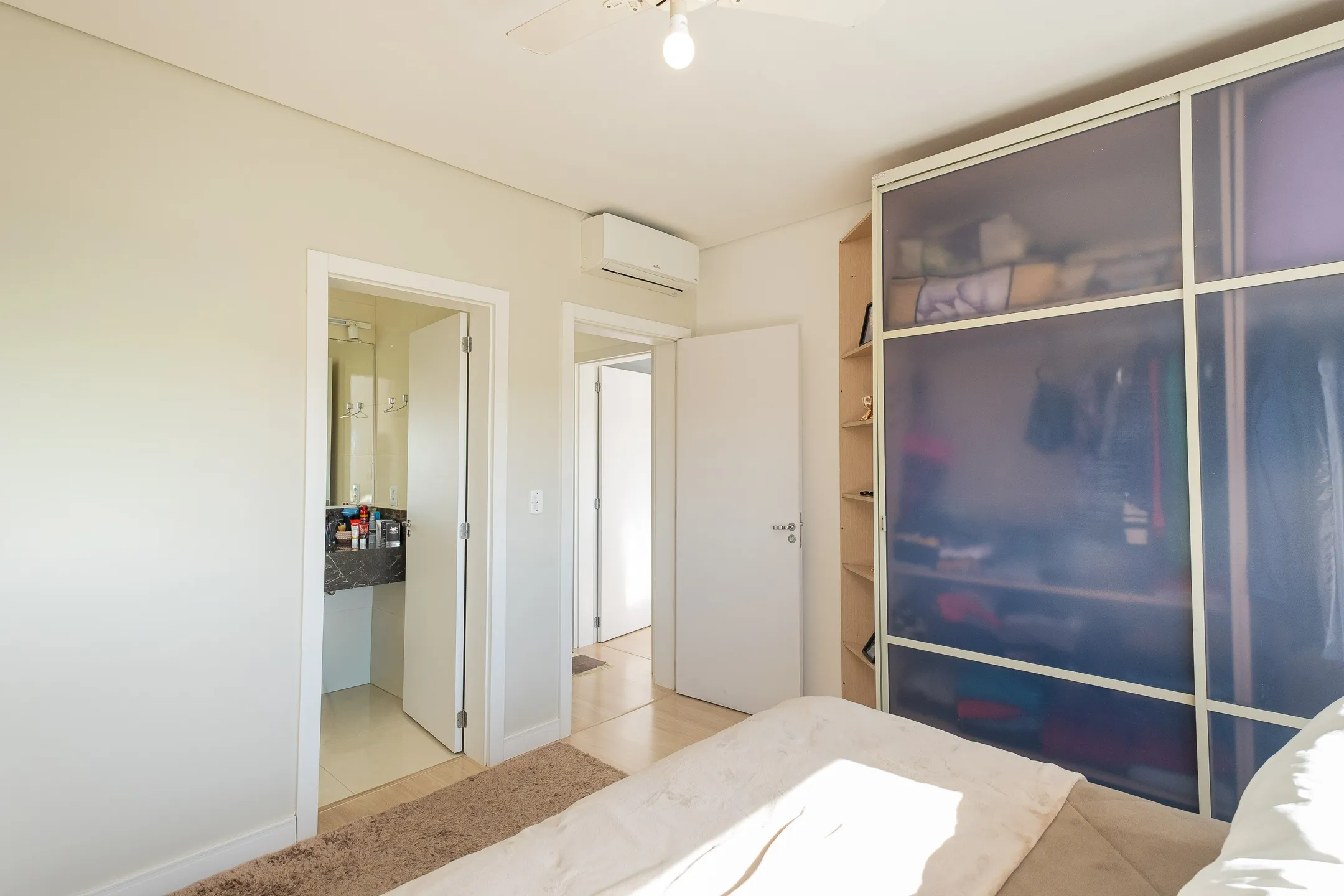 Casa mobiliada à venda no Veredas, Laranjal - 260 m², 4 quartos (sendo 1 suíte com sacada), acabamentos de alto padrão e área gourmet com piscina. - 17