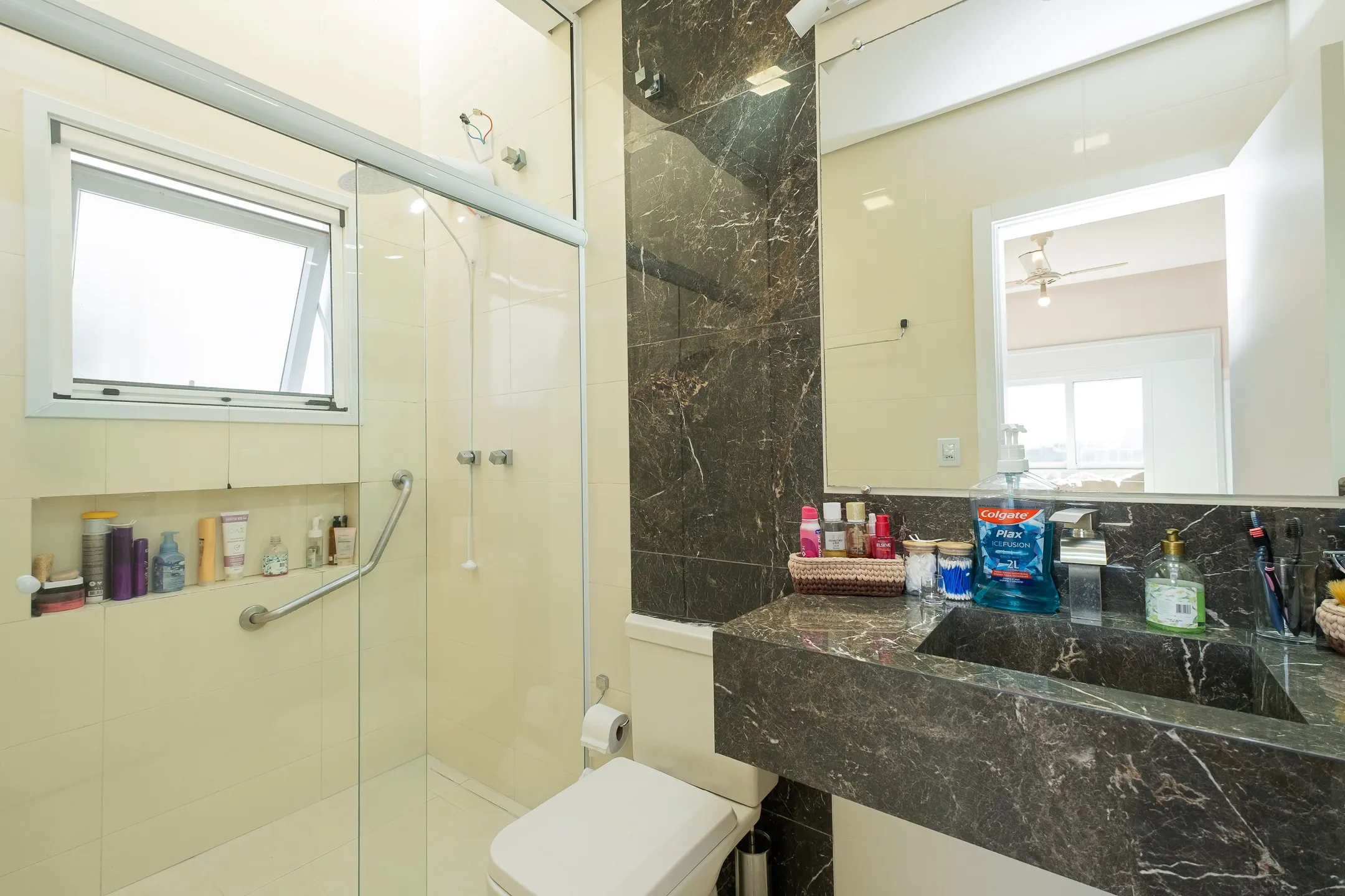 Casa mobiliada à venda no Veredas, Laranjal - 260 m², 4 quartos (sendo 1 suíte com sacada), acabamentos de alto padrão e área gourmet com piscina. - 18