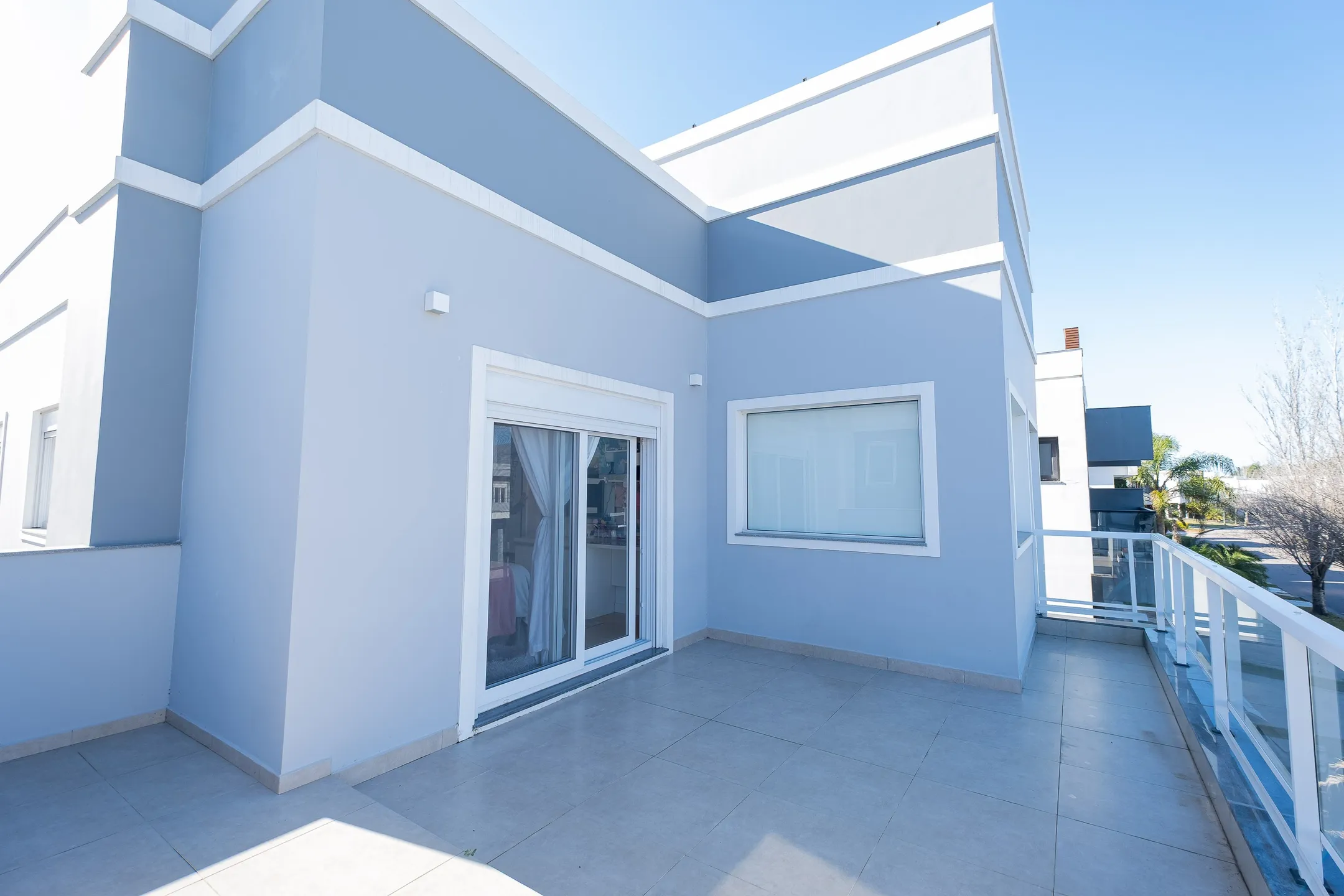 Casa mobiliada à venda no Veredas, Laranjal - 260 m², 4 quartos (sendo 1 suíte com sacada), acabamentos de alto padrão e área gourmet com piscina. - 22