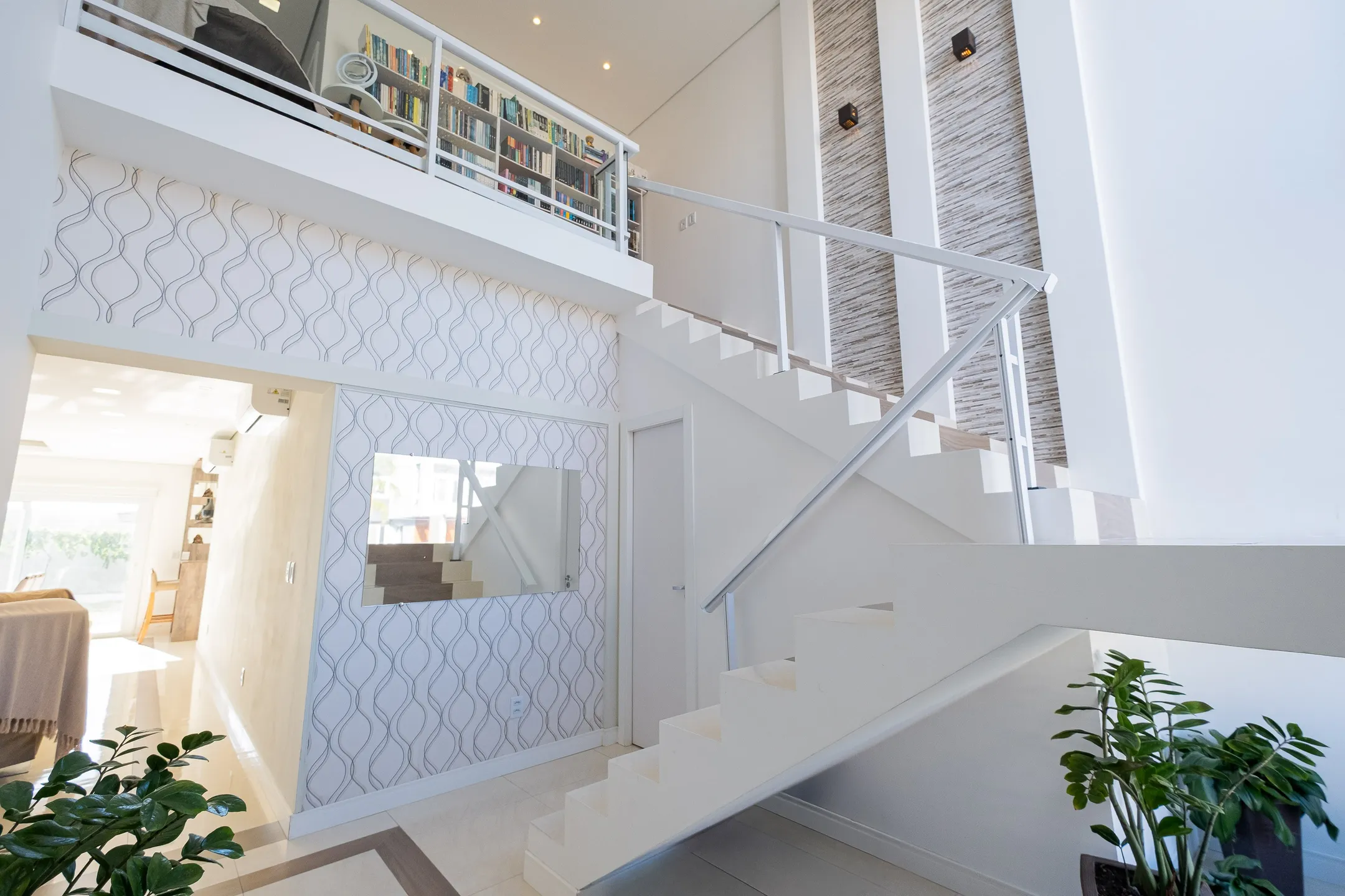Casa mobiliada à venda no Veredas, Laranjal - 260 m², 4 quartos (sendo 1 suíte com sacada), acabamentos de alto padrão e área gourmet com piscina. - 7