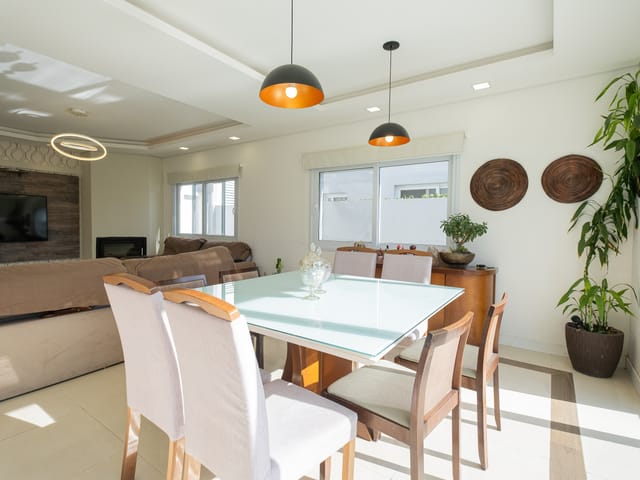 Casa com 652m² 4 quartos e 3 banheiros, à venda, no bairro Laranjal em Pelotas
