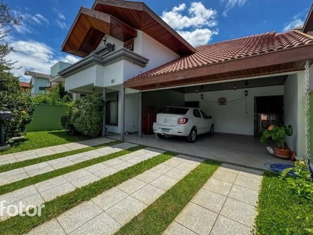 Casa com 348m² 3 quartos e 2 banheiros, à venda, no bairro Urbanova em São José dos Campos