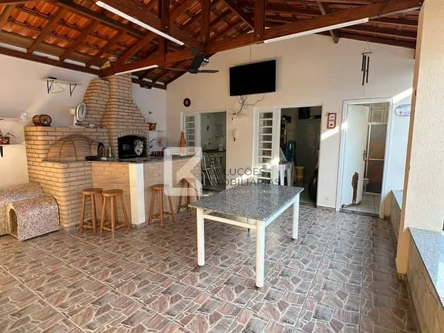 Casa com 390m² 3 quartos e 2 banheiros, à venda, no bairro Vila Maria Helena em Indaiatuba