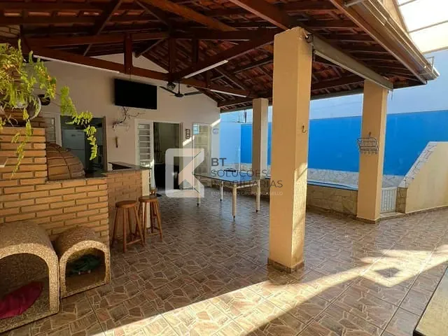 Casa com 390m² 3 quartos e 2 banheiros, à venda, no bairro Vila Maria Helena em Indaiatuba