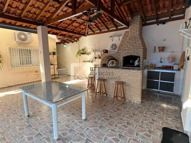 Casa com 390m² 3 quartos e 2 banheiros, à venda, no bairro Vila Maria Helena em Indaiatuba