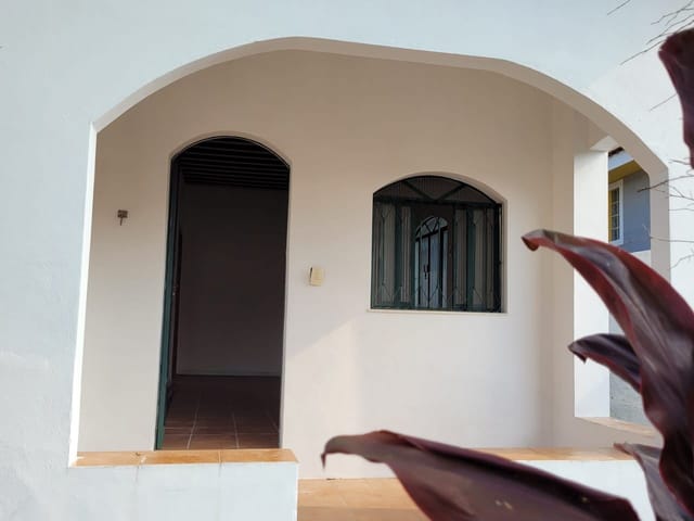 Casa com 300m² 2 quartos e 1 banheiro, à venda, no bairro Bingen em Petrópolis