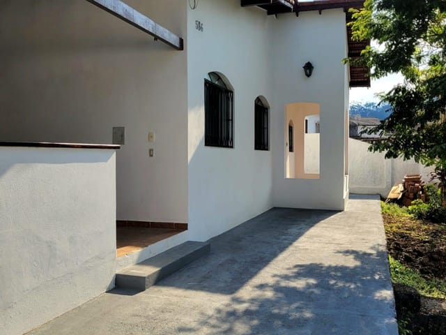 Casa com 300m² 2 quartos e 1 banheiro, à venda, no bairro Bingen em Petrópolis