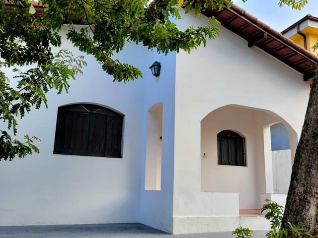 Casa com 300m² 2 quartos e 1 banheiro, à venda, no bairro Bingen em Petrópolis