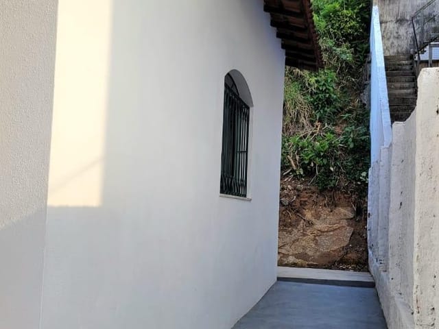 Casa com 300m² 2 quartos e 1 banheiro, à venda, no bairro Bingen em Petrópolis