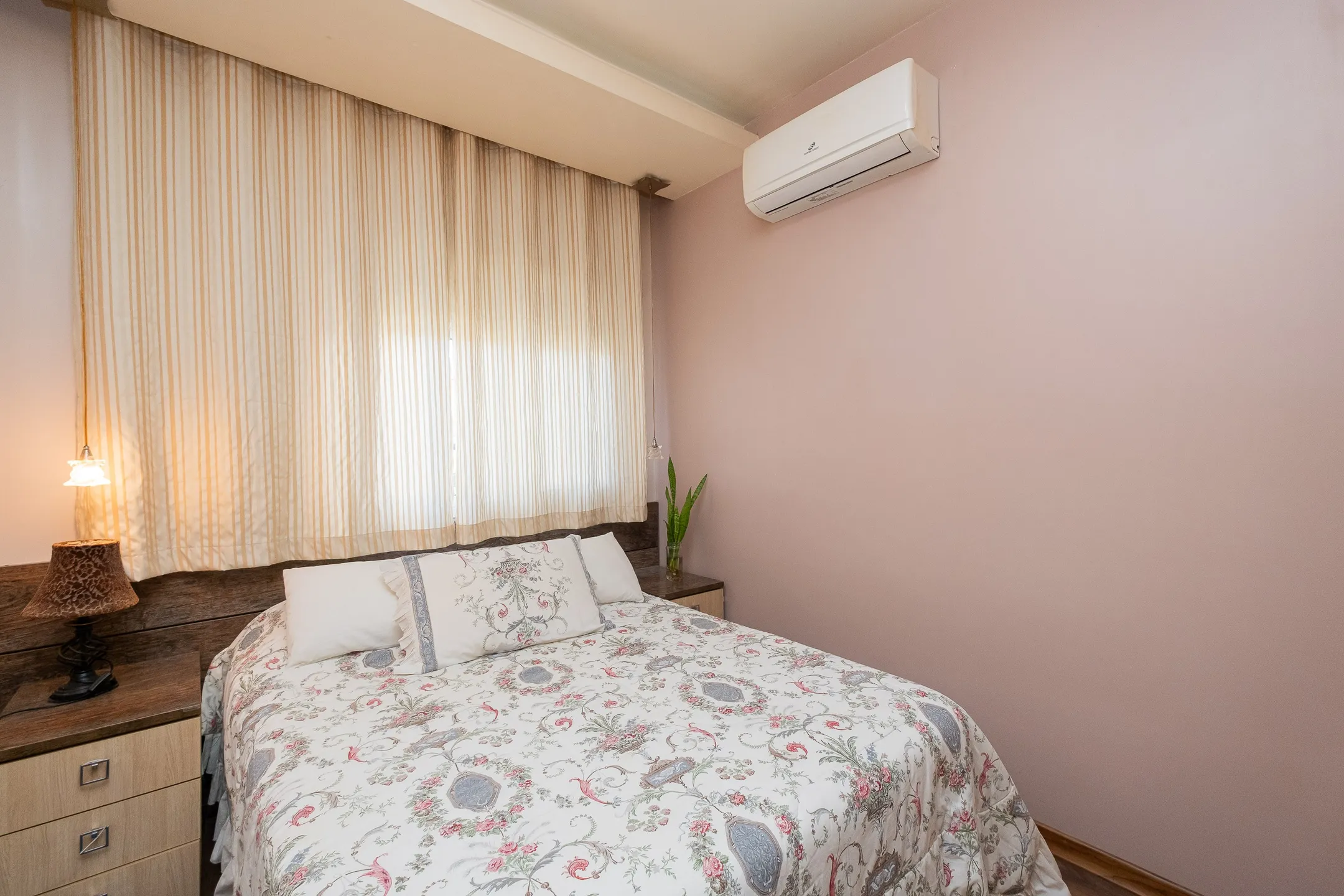 Casa à venda no Residencial Terra Nova, Três Vendas - 80 m², 2 quartos (sendo 1 suíte), móveis planejados, espaço gourmet com piscina e churrasqueira. - 12