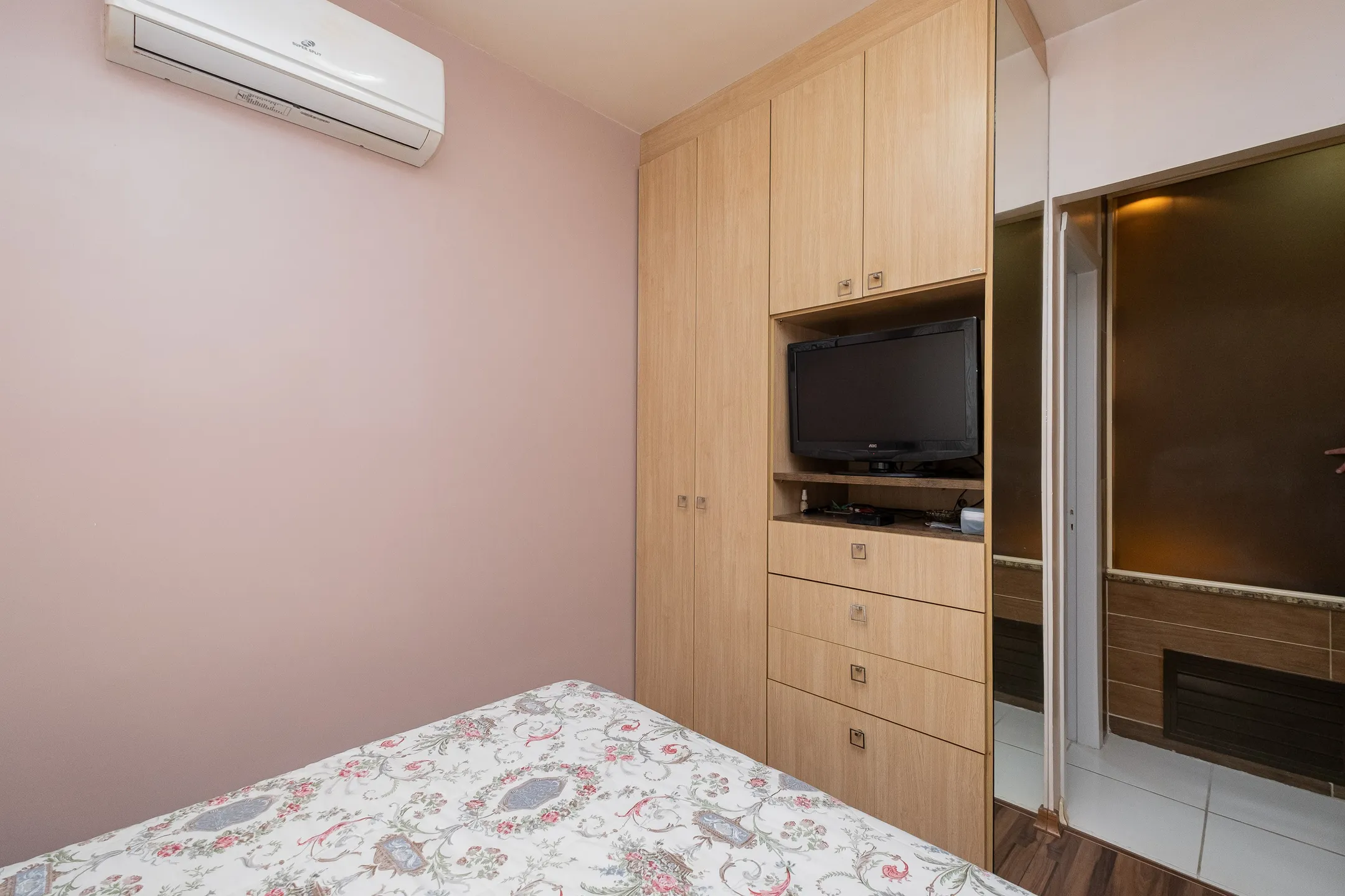 Casa à venda no Residencial Terra Nova, Três Vendas - 80 m², 2 quartos (sendo 1 suíte), móveis planejados, espaço gourmet com piscina e churrasqueira. - 13