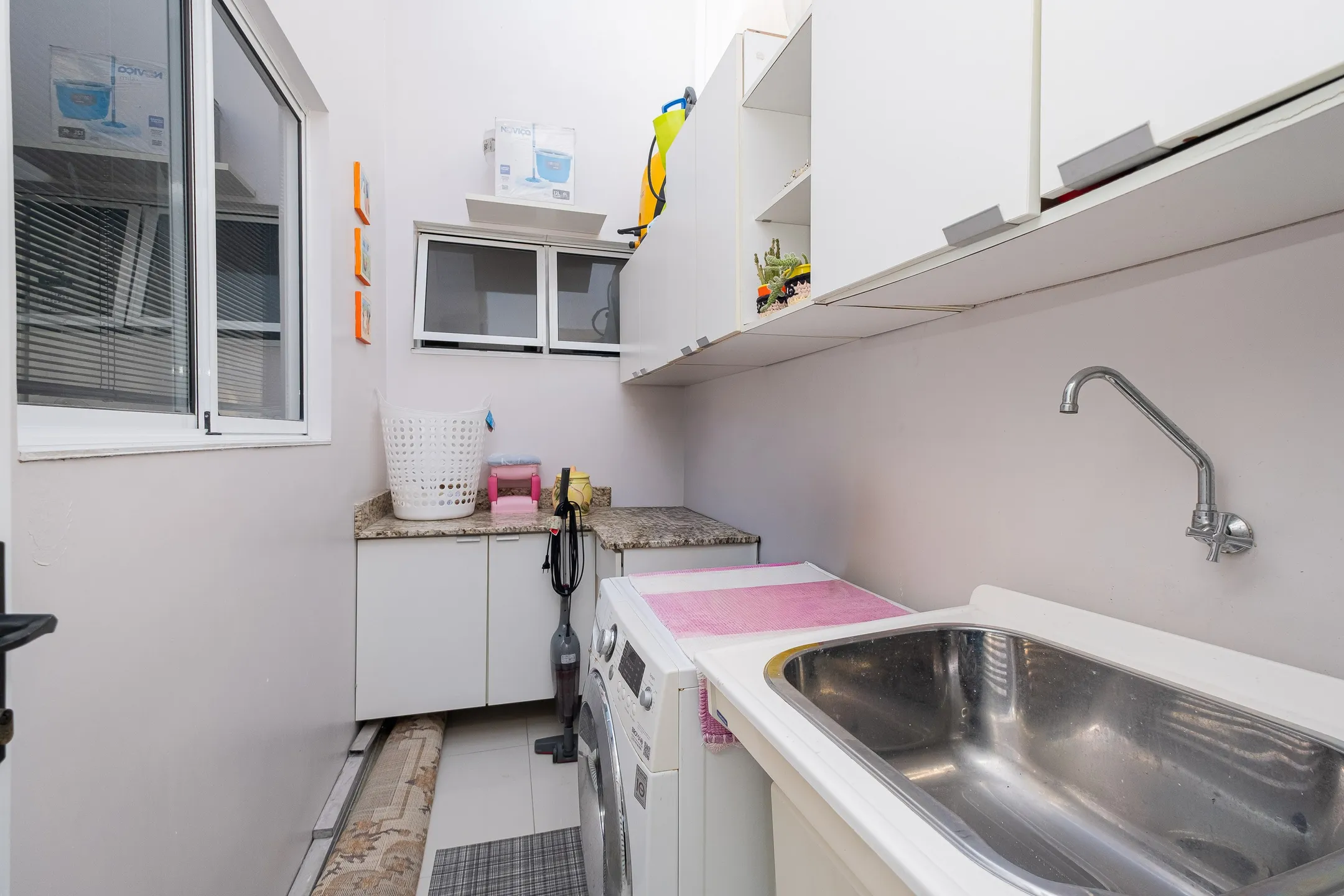 Casa à venda no Residencial Terra Nova, Três Vendas - 80 m², 2 quartos (sendo 1 suíte), móveis planejados, espaço gourmet com piscina e churrasqueira. - 15