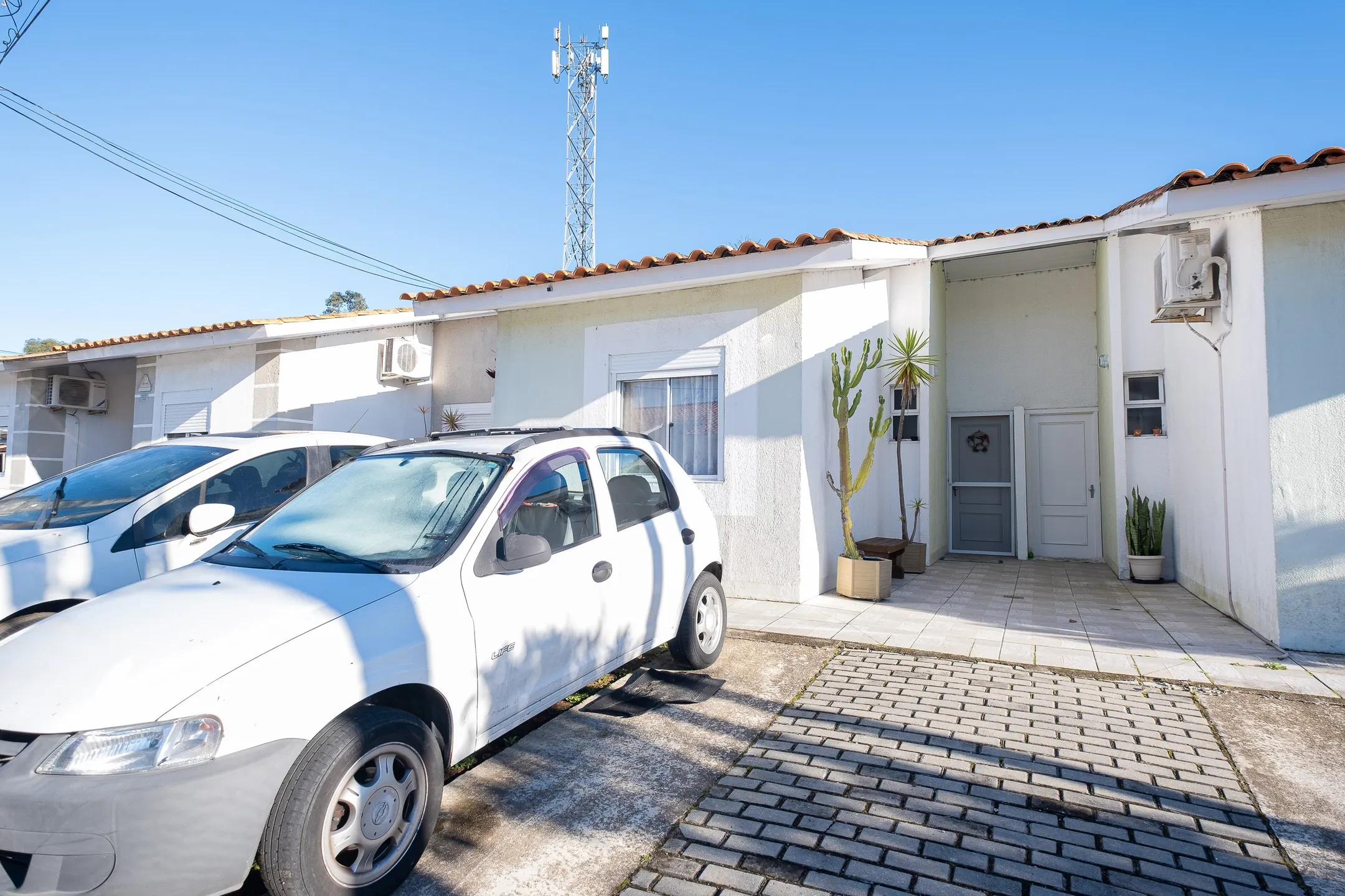 Casa à venda no Residencial Terra Nova, Três Vendas - 80 m², 2 quartos (sendo 1 suíte), móveis planejados, espaço gourmet com piscina e churrasqueira. - 18