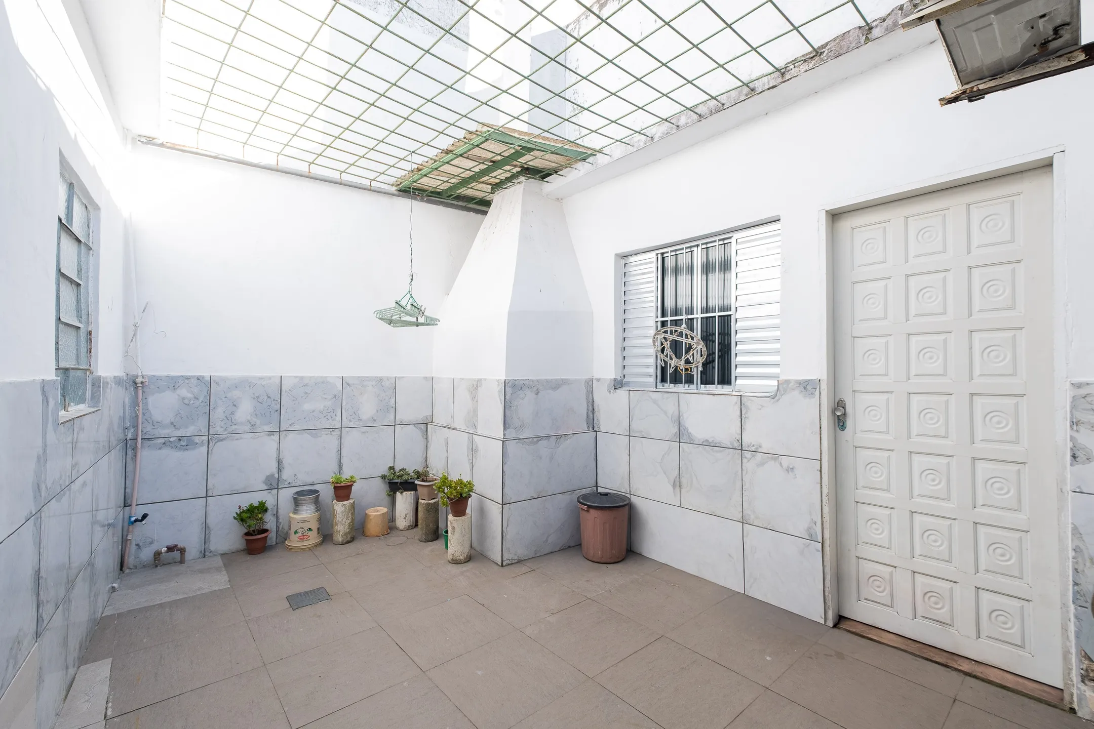 Casa à venda no São Gonçalo, Pelotas - 109 m², 2 quartos, pátio com piscina, garagem e apenas a uma quadra da Avenida JK. - 14