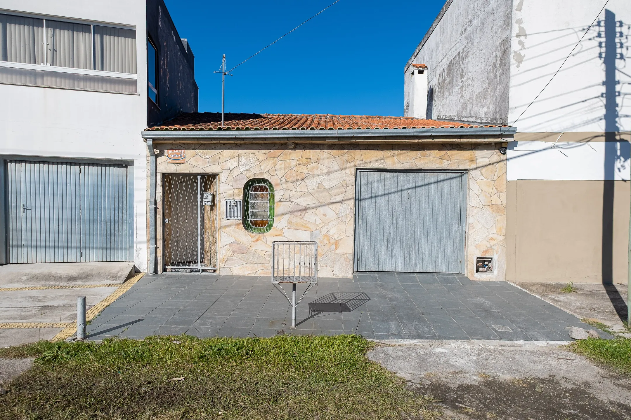Casa à venda no São Gonçalo, Pelotas - 109 m², 2 quartos, pátio com piscina, garagem e apenas a uma quadra da Avenida JK. - 16