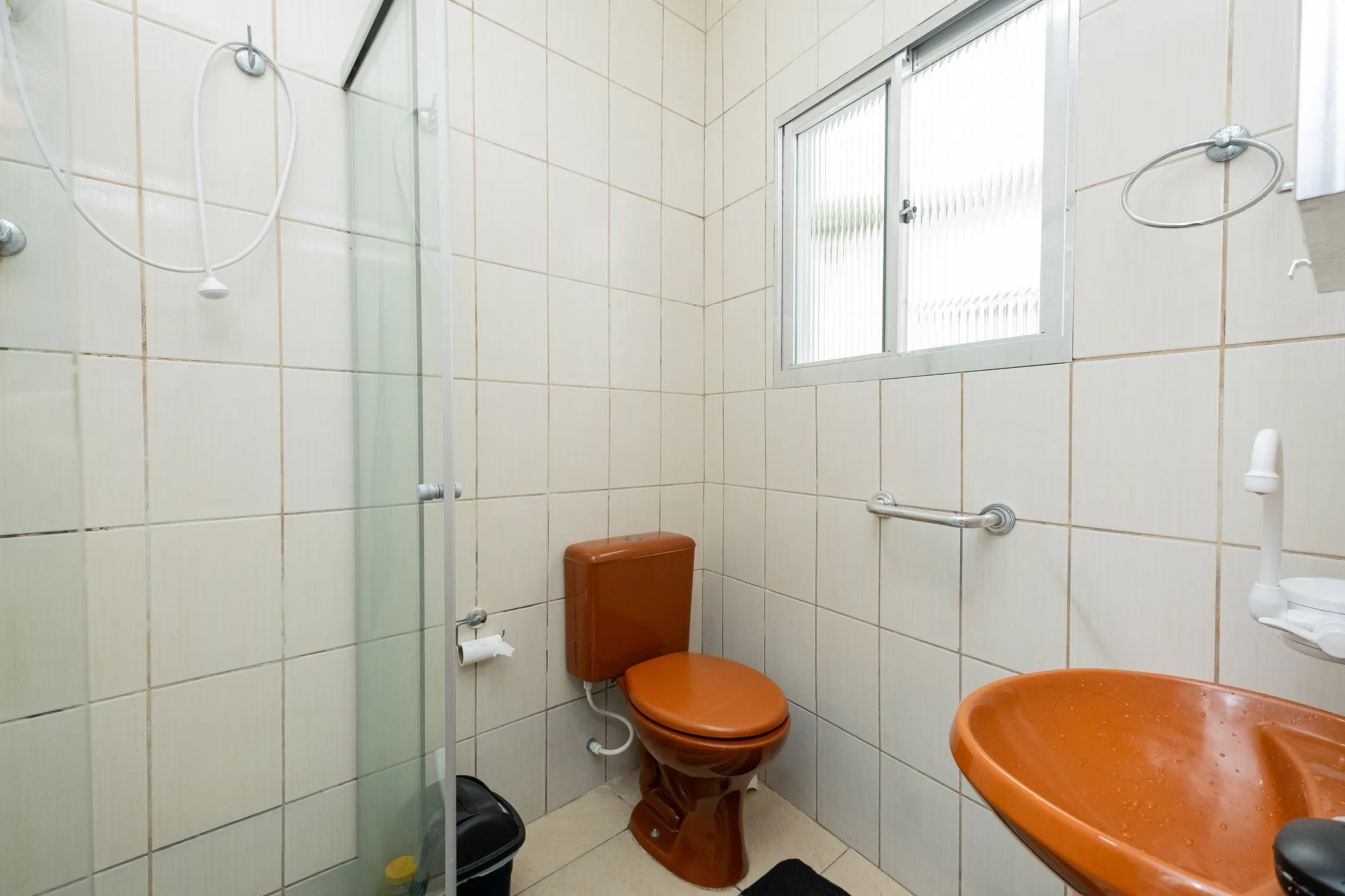 Casa à venda no São Gonçalo, Pelotas - 109 m², 2 quartos, pátio com piscina, garagem e apenas a uma quadra da Avenida JK. - 7