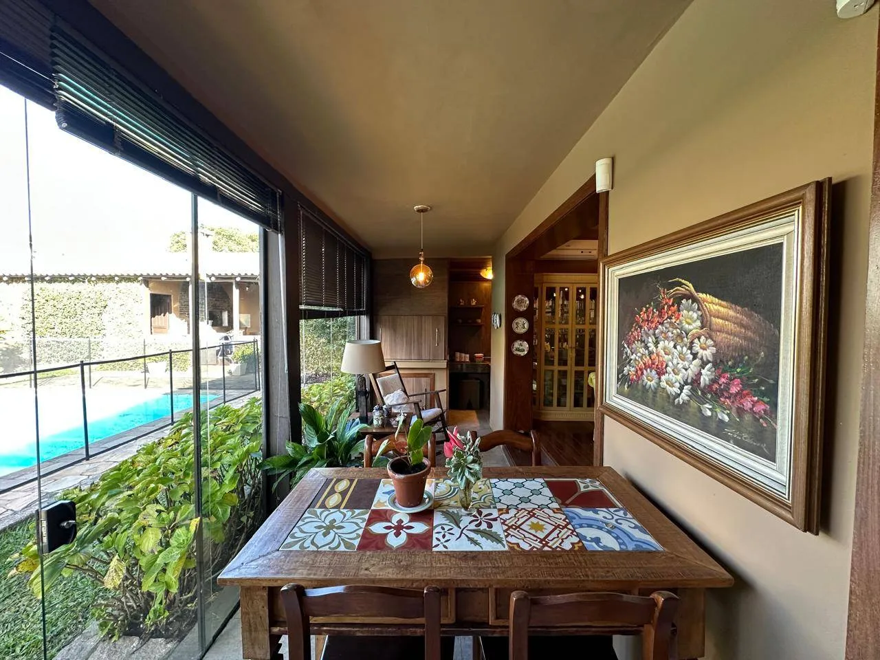 Casa mobiliada à venda no Fragata, Pelotas - 246 m², 3 quartos (sendo 1 suíte), acabamentos de alto padrão e área gourmet com piscina. - 6