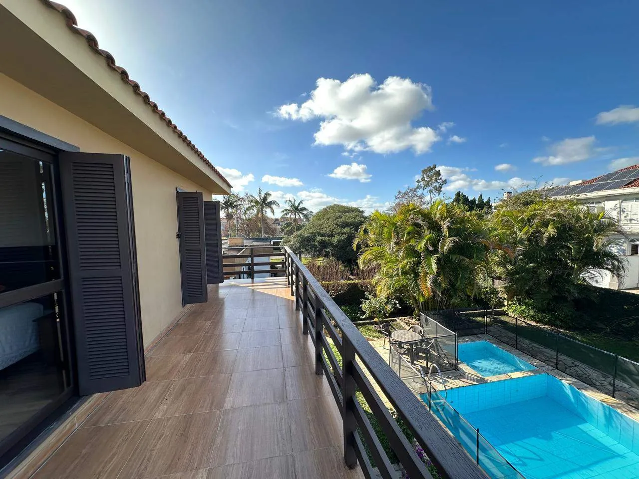 Casa mobiliada à venda no Fragata, Pelotas - 246 m², 3 quartos (sendo 1 suíte), acabamentos de alto padrão e área gourmet com piscina. - 11